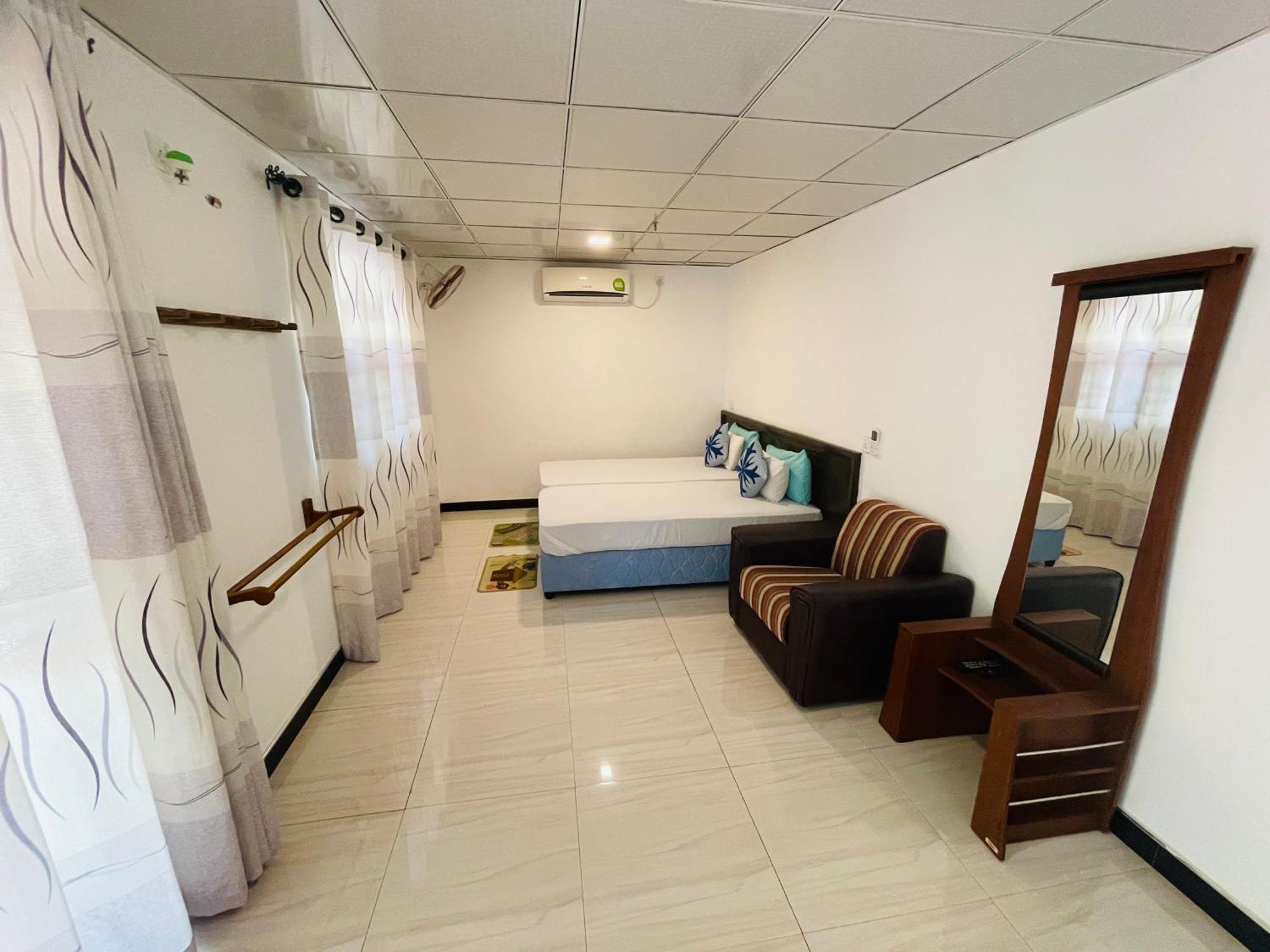 Tishan Holiday Resort Полоннарува Номер фото