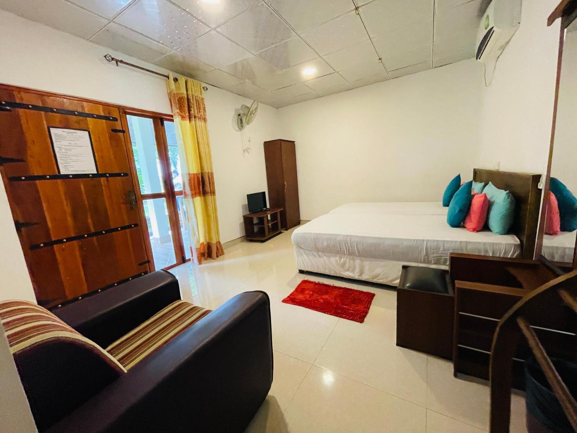 Tishan Holiday Resort Полоннарува Номер фото